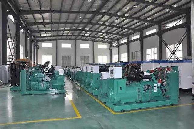 云南發(fā)電機(jī)組廠家：整套的大型柴油發(fā)電機(jī)組由哪幾個(gè)部分組成？
